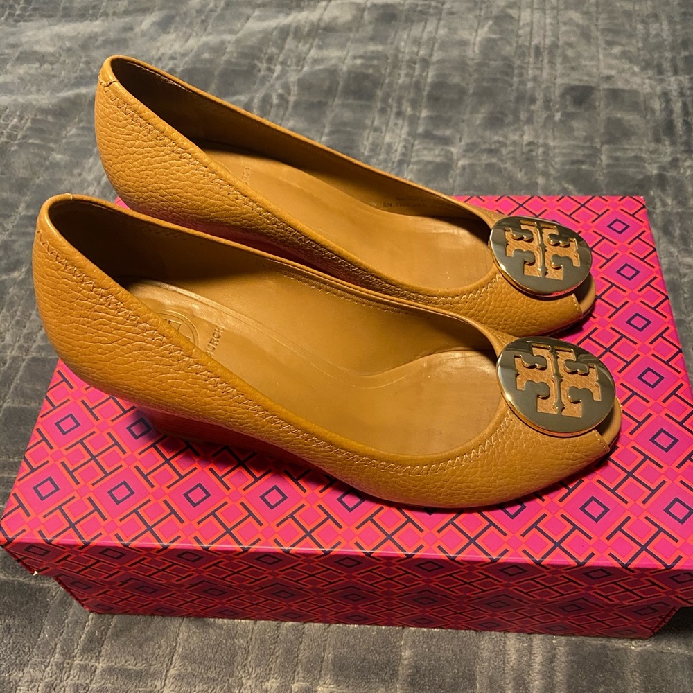 Tory Burch Wedges Size 7 Like new